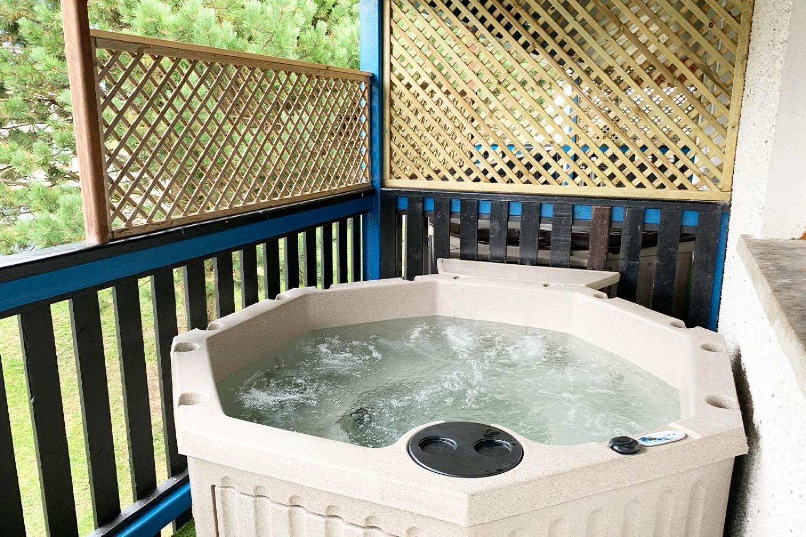 Rathlin Apartment - 2 Bedroom With Hot Tub Ballycastle Dış mekan fotoğraf